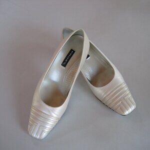 Vintage 1990s PROXY beige - fluor Sela taupe low heel pumps size 9 W